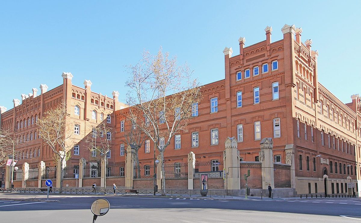 UNIVERSITÉ PONTIFICALE DE COMILLAS